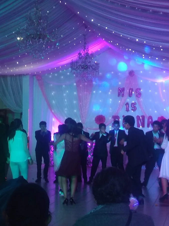 Salón de Eventos Versalles - Restaurantes, Locales para Eventos - San Jerónimo - Cusco - San Jerónimo — Pueblo o villa (capital)