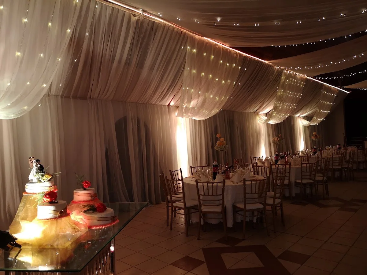 Salón de Eventos Versalles - Restaurantes, Locales para Eventos - San Jerónimo - Cusco - San Jerónimo — Pueblo o villa (capital)